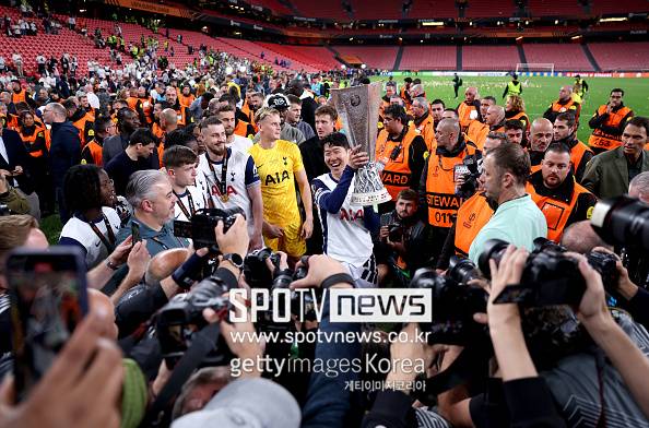 英 BBC급 ‘단독’ 떴다 “토트넘, 손흥민 방출 후 1000억 유니폼 계약”…충성했던 캡틴 슈퍼스타 떠나고 돈 벌기 급급