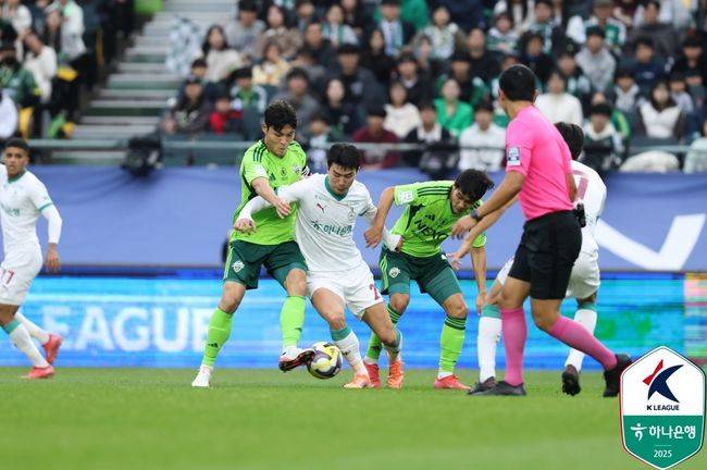 극장골 2방! '이승우 상의 탈의' 챔피언 전북, 10번째 대관식도 이겼다...대전 3-1 꺾고 23160명 관중과 우승 축제[오!쎈 현장]