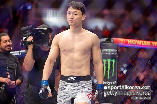 '18초 KO승 데뷔→명예의 전당' 韓 UFC 희망 최두호, '옥타곤 복귀' 시동 걸었다!