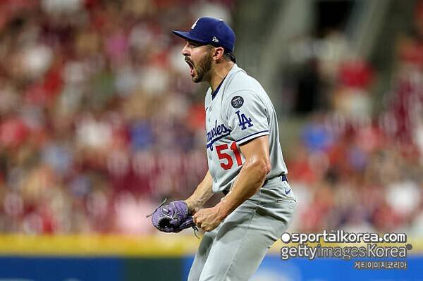 '충격 비보'에 모두 한목소리로 추모, 다저스 '극적 우승' 뒤에 이런 일이…