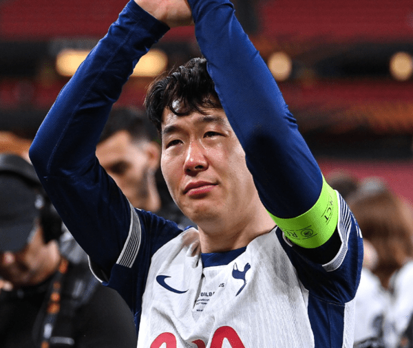 '눈물 펑펑' 손흥민, 우승컵 달성→맨유 아모림 '뜬금 비아냥?'...