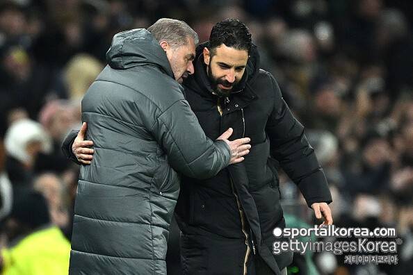 '눈물 펑펑' 손흥민, 우승컵 달성→맨유 아모림 '뜬금 비아냥?'...