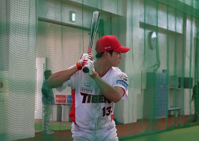 '이코노미석 꾸깃' 1m90 장신 KIA 신인의 오키나와 드림…