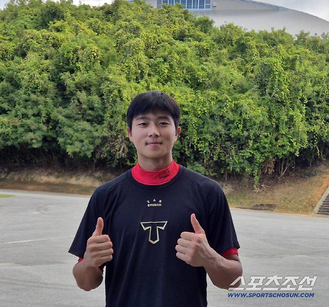 '이코노미석 꾸깃' 1m90 장신 KIA 신인의 오키나와 드림…