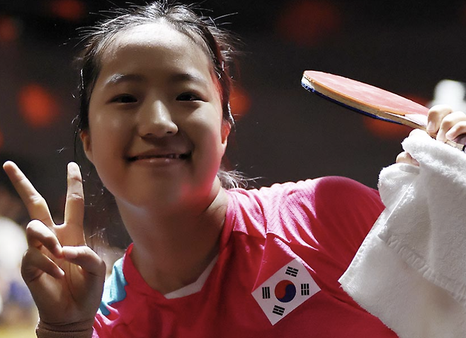 신유빈 4강! 4강! 초대형 쾌거…2연속 WTT 챔피언스 준결승행 '해냈다'→베테랑 사마라 4-0 완파+챔피언스 첫 우승