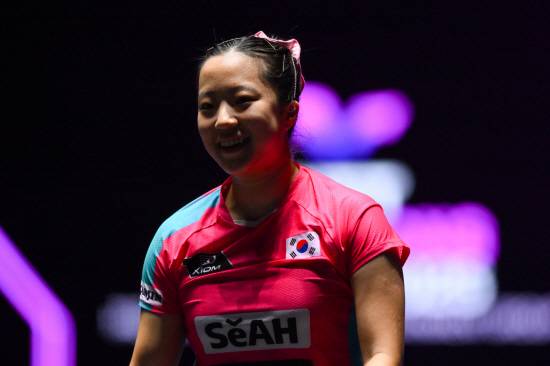 신유빈 4강! 4강! 초대형 쾌거…2연속 WTT 챔피언스 준결승행 '해냈다'→베테랑 사마라 4-0 완파+챔피언스 첫 우승