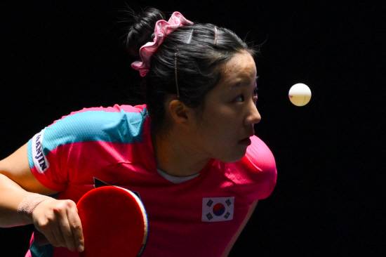 신유빈 4강! 4강! 초대형 쾌거…2연속 WTT 챔피언스 준결승행 '해냈다'→베테랑 사마라 4-0 완파+챔피언스 첫 우승