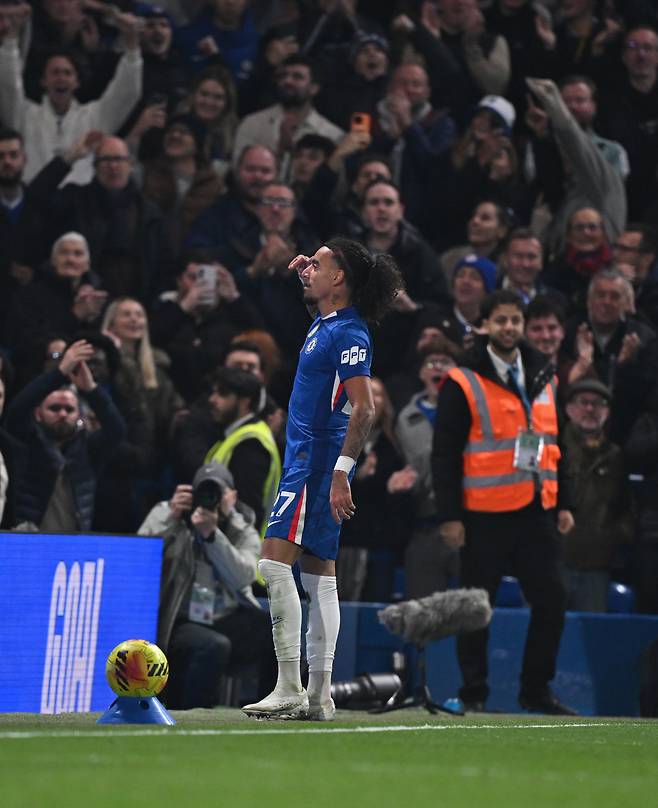 황희찬 빠른 발로 70분 내내 수비만 했다…'역대 최악의 팀'울버햄튼, 첼시에 0-3 참패, 개막 11경기 무승