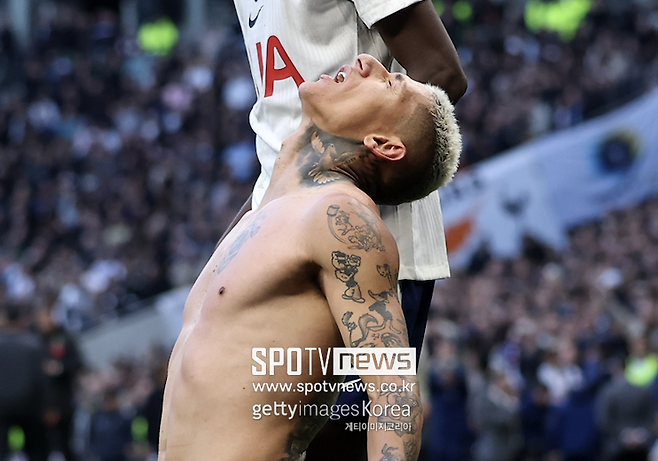 英 BBC 떴다, 히샬리송 상의탈의 ‘오열’→이상한 무승부…