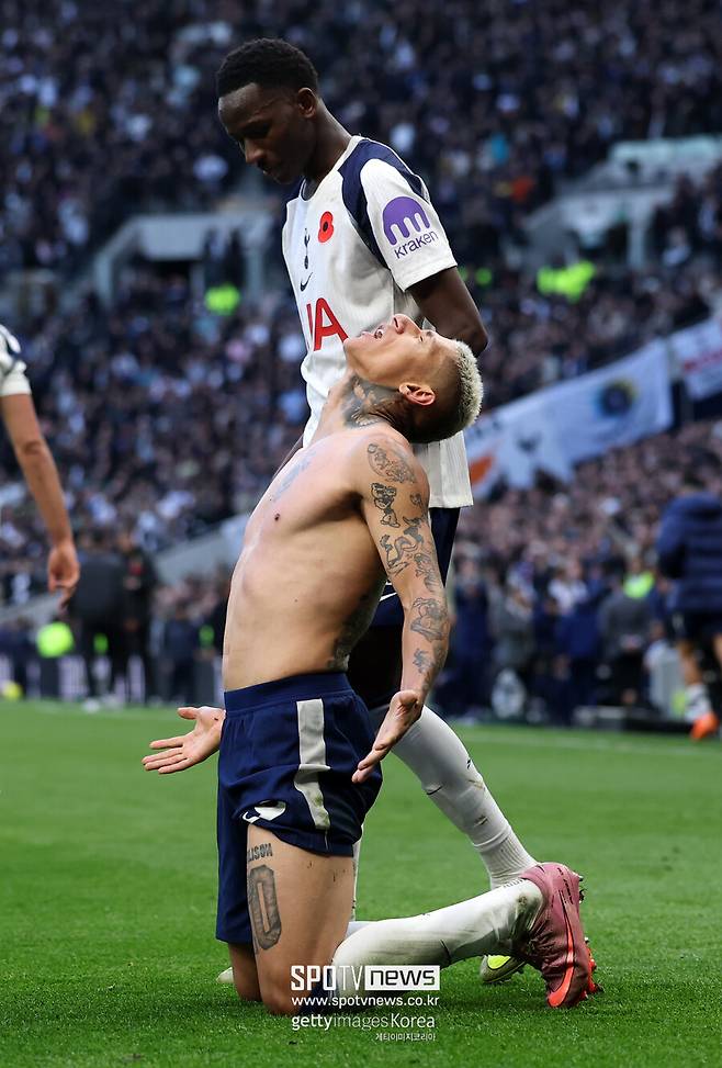 英 BBC 떴다, 히샬리송 상의탈의 ‘오열’→이상한 무승부…