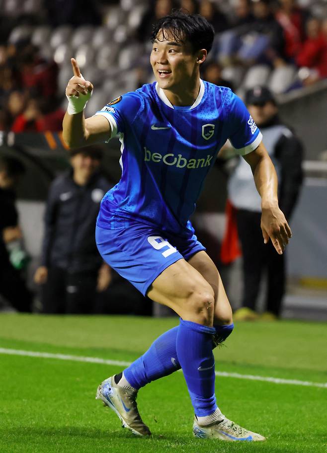 '0-1→4-3 대역전극' 흥분한 오현규, 라커룸에서 유니폼 벗고 '광란의 댄스'…6호골 넣고 룰루랄라 한국행