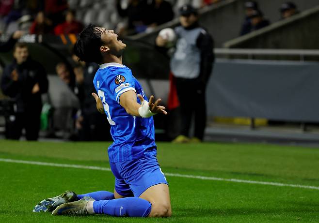 '0-1→4-3 대역전극' 흥분한 오현규, 라커룸에서 유니폼 벗고 '광란의 댄스'…6호골 넣고 룰루랄라 한국행