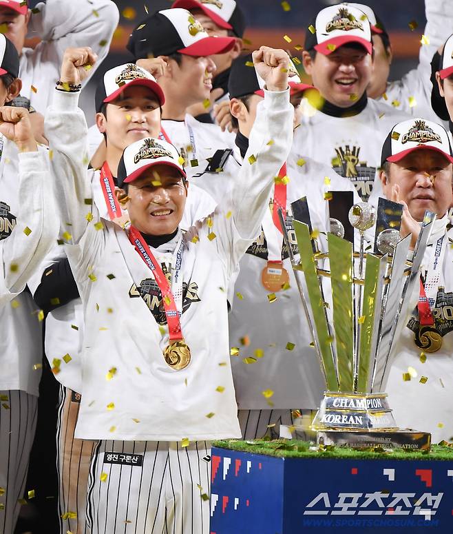 감독 최초 30억시대 열었다. 3년 최대 30억 재계약. 이제 염갈량의 시대[공식발표]