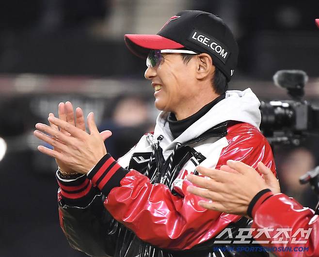 감독 최초 30억시대 열었다. 3년 최대 30억 재계약. 이제 염갈량의 시대[공식발표]