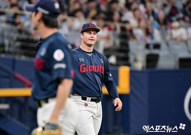 이럴 수가! '10승 거두고 OUT' 롯데 그 투수, 또 방출 통보 받았다…