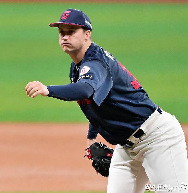 이럴 수가! '10승 거두고 OUT' 롯데 그 투수, 또 방출 통보 받았다…