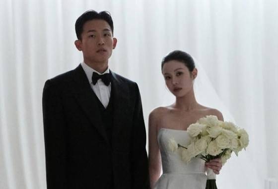 '완전이적+결혼' 겹경사 정우영, 하지만 대표팀서 멀어졌다... 분데스 뛰어도 '출전 부족'→홍명보호 1년 외면