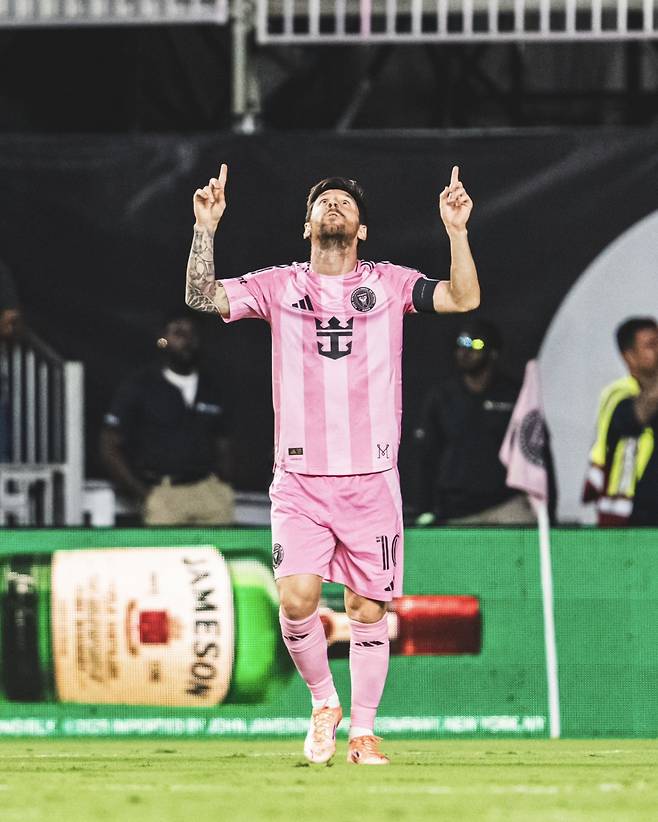 '손흥민 결승 맞대결 유력' 메시, 2골 1도움 '하드캐리'→PO 4강 진출... '평점 10점 만점' 맹활약