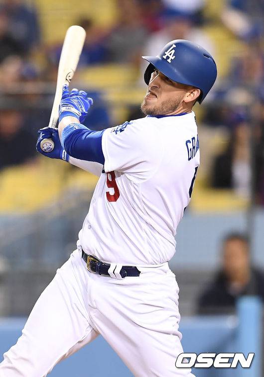 류현진과 함께했던 194홈런 포수, 그라운드 떠난다