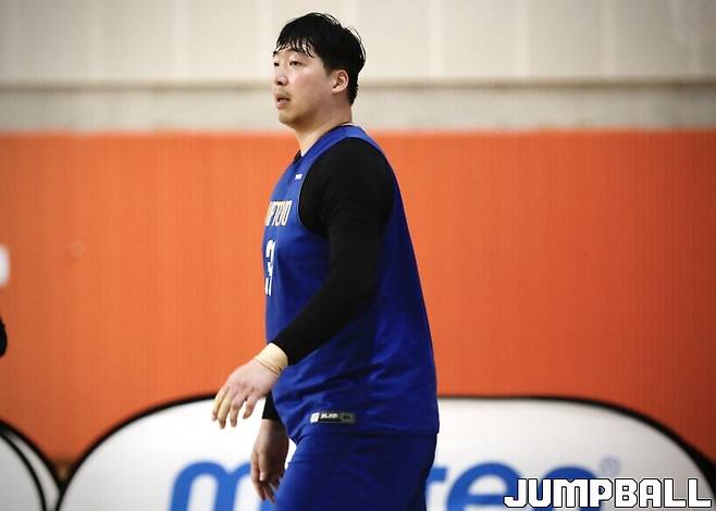 [디비전리그] 동호인 최장신 ‘207cm’ 센터 “경기 외적인 부분도 신경 써야…컨트롤 해야죠”