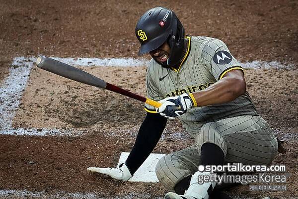 김하성 보내고 남은 건 '2억 360만 달러' 채무뿐? 몸값 못하는 보가츠, 역대 최악의 계약으로 남나
