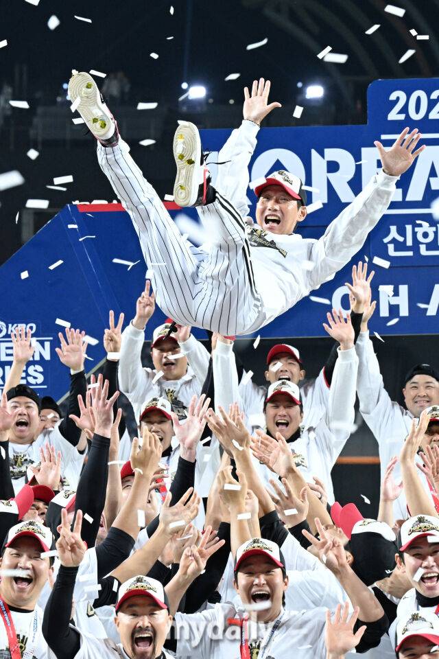 김경문·박진만 예외, KS 우승하면 20억원 보장…심지어 염갈량 30억원 시대 선언, 감독은 파리 목숨? 성공하면 ‘최고의 직업’