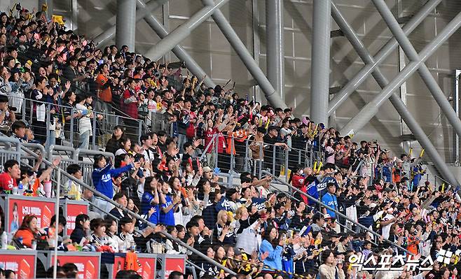 야구대표팀 경기 흥행 안 된다? 대박 터졌다!…류지현호, 체코전 연이틀 만원 관중 달성→9일 1만6100석 매진 [고척 현장]