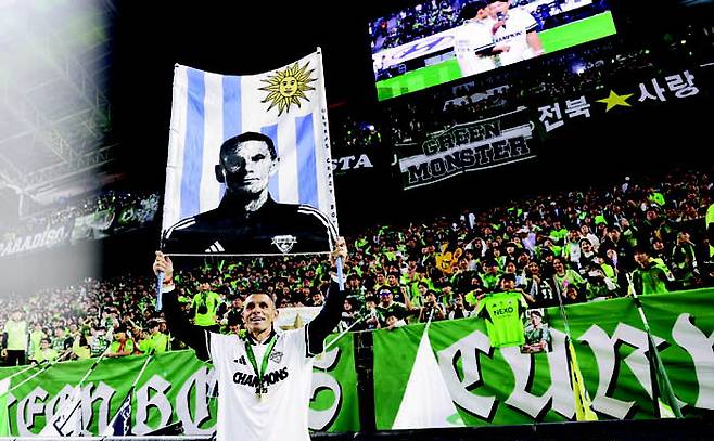 ‘1부 우승’ 전북 포옛감독은 남기로…‘2부 우승’ 윤정환은 어디로?