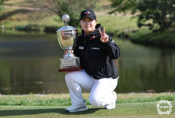 23살의 나이에 '13억 4천만 원' 상금왕 등극! 어머니 건강 돌보며 동생 유학비까지 전액 지원…'효녀 골퍼' 홍정민의 눈부신 시즌