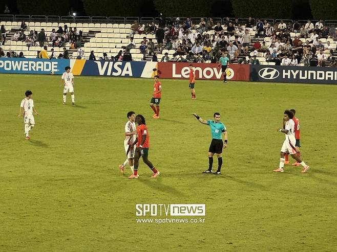 [현장 REVIEW] 일본, 월드컵 대이변…포르투갈 2-1 제압 ‘B조 1위 U-17 토너먼트 진출’ 확정