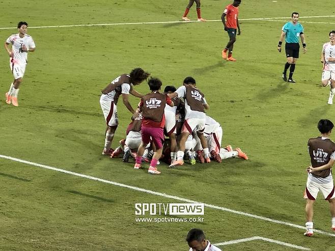 [현장 REVIEW] 일본, 월드컵 대이변…포르투갈 2-1 제압 ‘B조 1위 U-17 토너먼트 진출’ 확정