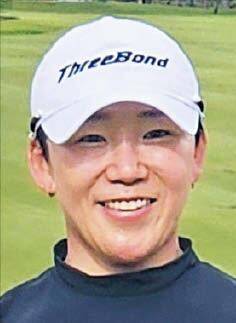 신지애, 골프채 놓고 마이크… “유소연 결혼식 축가 불러요”