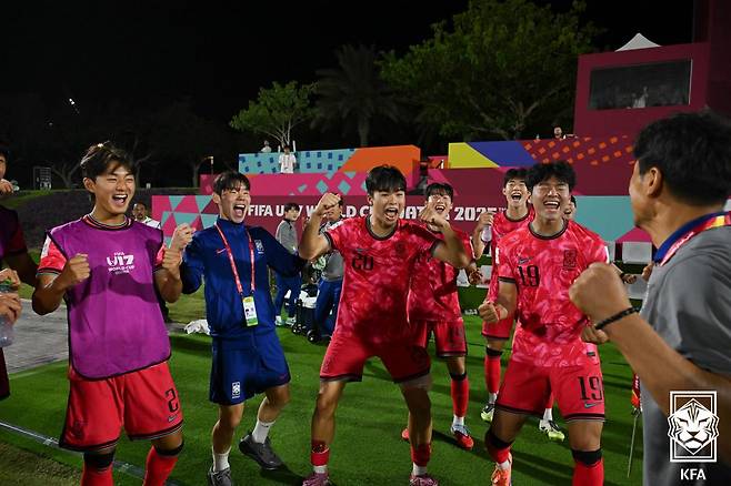 '韓 축구 미래들 해냈다' U17 월드컵 32강 조기 확정, 6년 만에 토너먼트 진출