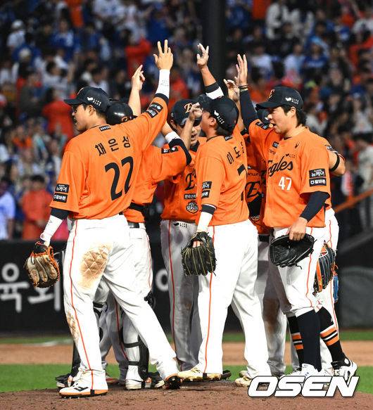 어떻게 키운 유망주들인데…FA 영입에 3년간 340억 넘게 쓴 한화, 이제는 잃을 것도 걱정한다