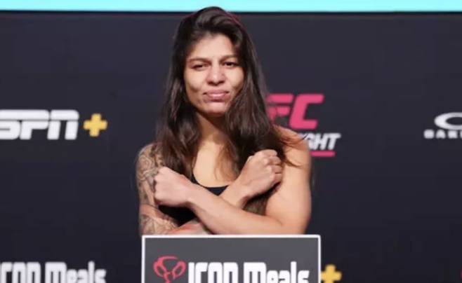 ‘극단적 조치’ UFC 女 파이터, ‘눈속임’으로 체중 감량…”어쩔 수 없었다” 7개월 만의 고백