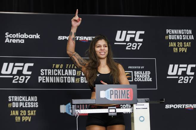 ‘극단적 조치’ UFC 女 파이터, ‘눈속임’으로 체중 감량…”어쩔 수 없었다” 7개월 만의 고백