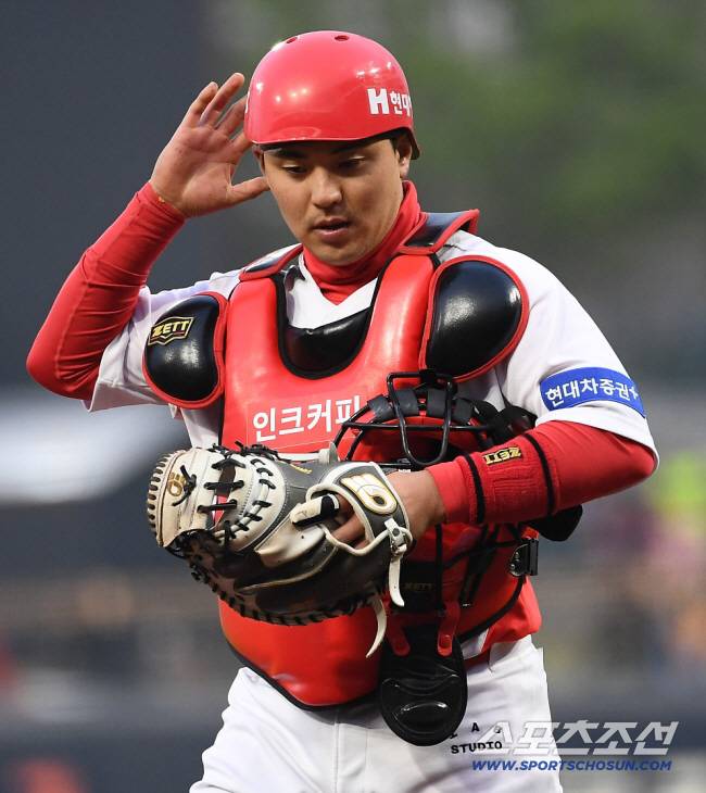 달랑 15경기 뛰었는데 FA 인기남 등극 가능? 포수난에 C등급이라니, 이런 천운이
