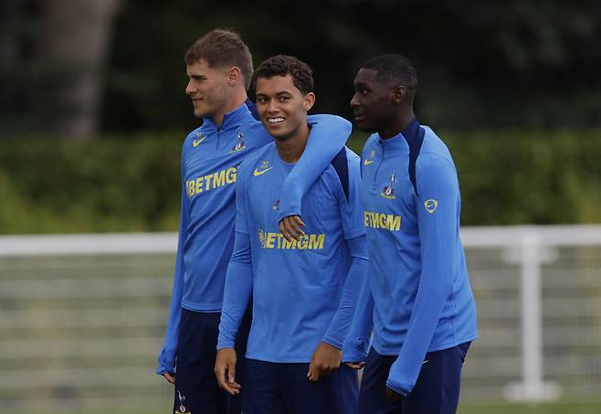 토트넘 망했다, 진짜 망했다...프랑스 국대 스트라이커 턱뼈 골절 '2025년 OUT'→히샬리송+망한 SON 후계자 강제 기용