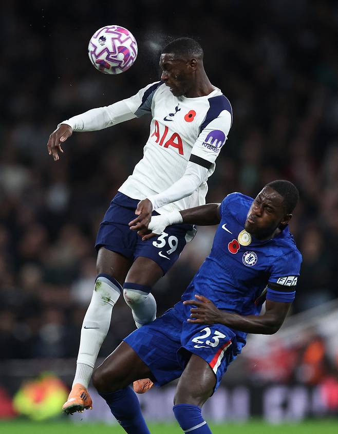 토트넘 망했다, 진짜 망했다...프랑스 국대 스트라이커 턱뼈 골절 '2025년 OUT'→히샬리송+망한 SON 후계자 강제 기용