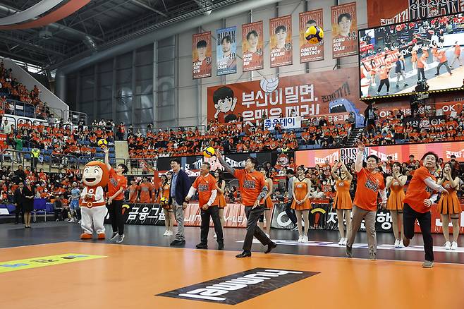 입석까지 모두 ‘매진’, 4270명이 뿜은 뜨거운 열기…OK저축은행이 열어젖힌 ‘부산 시대’, 흥행 예감[SS현장]