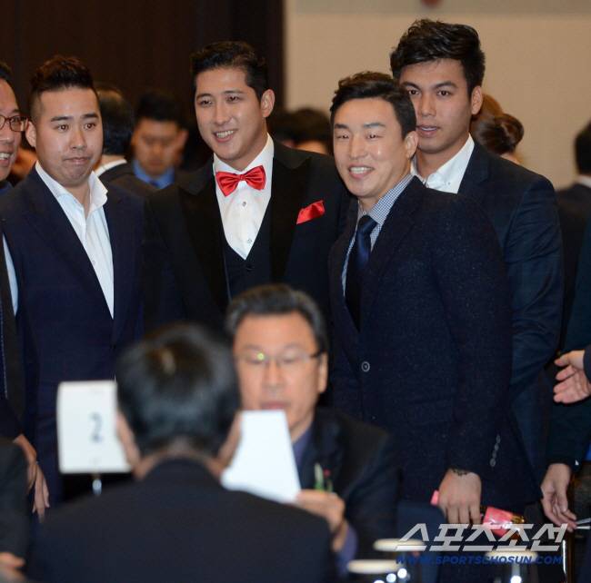 '둘이 FA로 번 돈만 무려 310억인데' 아, 흐르는 세월이여...'절친' 스타들의 3번째 FA는?