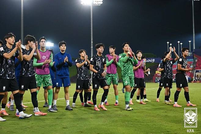 韓 축구 역대급 사건 ‘오피셜’ 공식발표, 월드컵 32강 진출 확정…6년 만에 쾌거 ‘U-17 백기태호 결과에 관계없이 조 3위 확보’