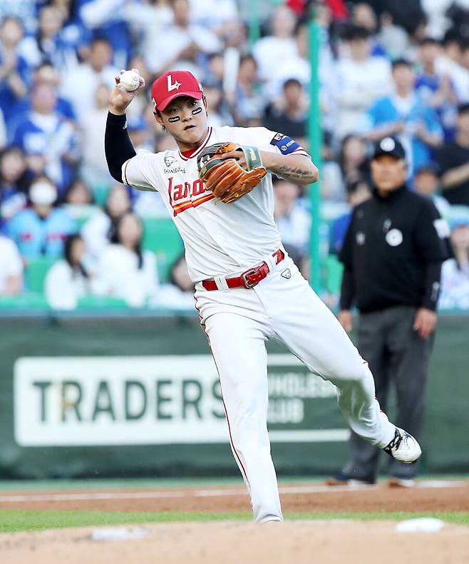 아직 28살인데 왜 갑자기 은퇴를… 못다 핀 SSG 트레이드생, 결국 현역 꿈 접었다 ‘임의해지 합의’ [공식발표]