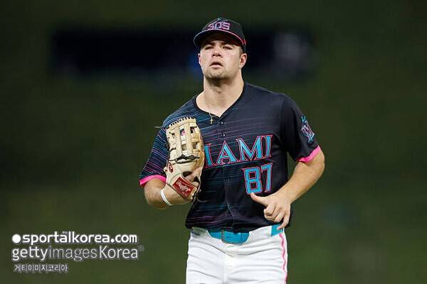 고우석은 방출인데 같이 간 선수는 '초대박', 3338억 외야수랑 나란히 섰다…'최소 4년 주전 보장' 예상까지