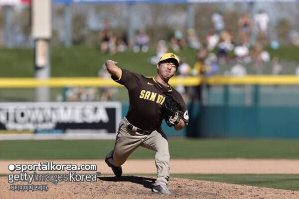 고우석은 방출인데 같이 간 선수는 '초대박', 3338억 외야수랑 나란히 섰다…'최소 4년 주전 보장' 예상까지