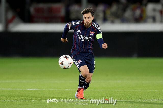 'PSG 역겹다'…이강인 가격하고 퇴장 당한 리옹 수비수, SNS 공개 저격