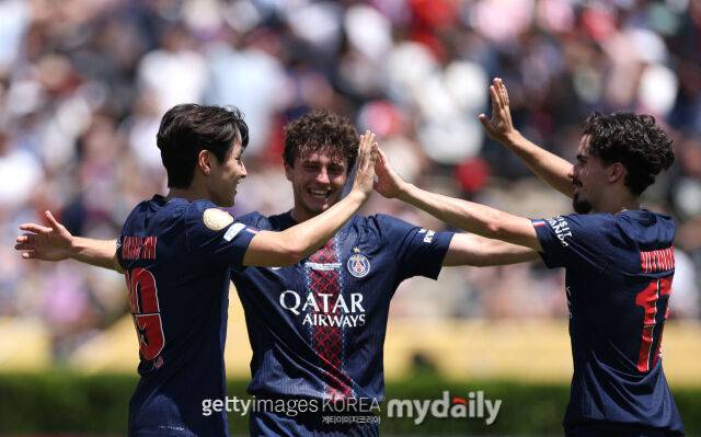 'PSG 역겹다'…이강인 가격하고 퇴장 당한 리옹 수비수, SNS 공개 저격