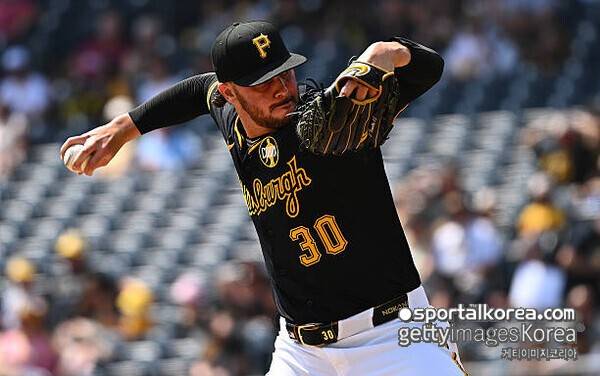 WS 재패한 야마모토도 명함 못 내민다…ERA 1.97·216K '21세기 최고 투수' 스킨스,