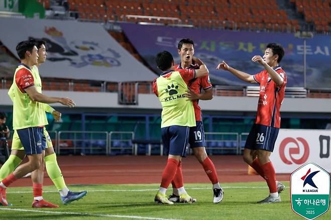 “친정팀에 대한 예우” 결국 눈물까지…‘2주 전 전역→김천전 결승골’ 강원 박상혁이 보여준 진심