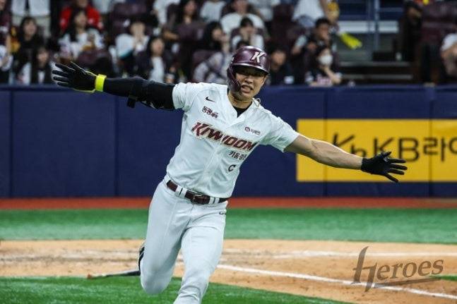 '6년 120억 보장' KBO 최고타자... ML 바늘귀도 뚫을까?
